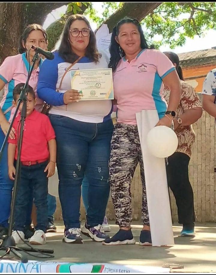 El CEIE Carmen Aquino de Díaz de la comunidad de Curaciripa, UENB María Teresa del Toro del municipio Cristóbal Rojas participó en la caminata por la paz y  convivencia escolar <a href="/_LaAvanzadora/">Yelitze Santaella</a> <a href="/ZYSEGMIRANDA/">Centro de Desarrollo de Calidad Educativa Miranda</a> <a href="/HectoRodriguez/">Héctor Rodríguez C.</a> <a href="/pastoranacary/">Pastora N. Davila</a> <a href="/AlcaldiaMCR/">Alcaldía Charallave</a> <a href="/Humberto_alcald/">Humberto Marte</a>
