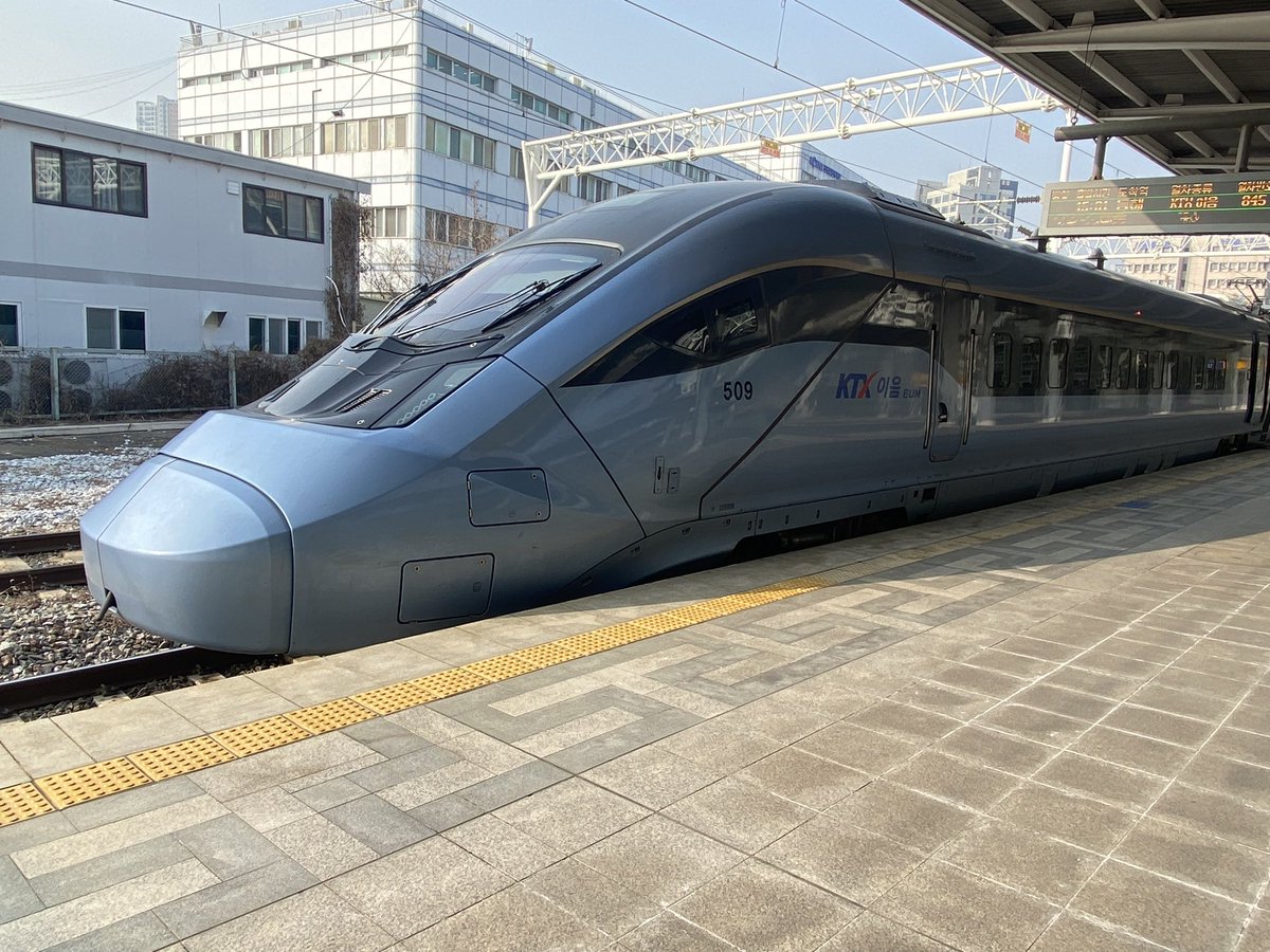 BJ95587929's tweet photo. 韓国の鉄道おもろい https://t.co/8yESP3aQso