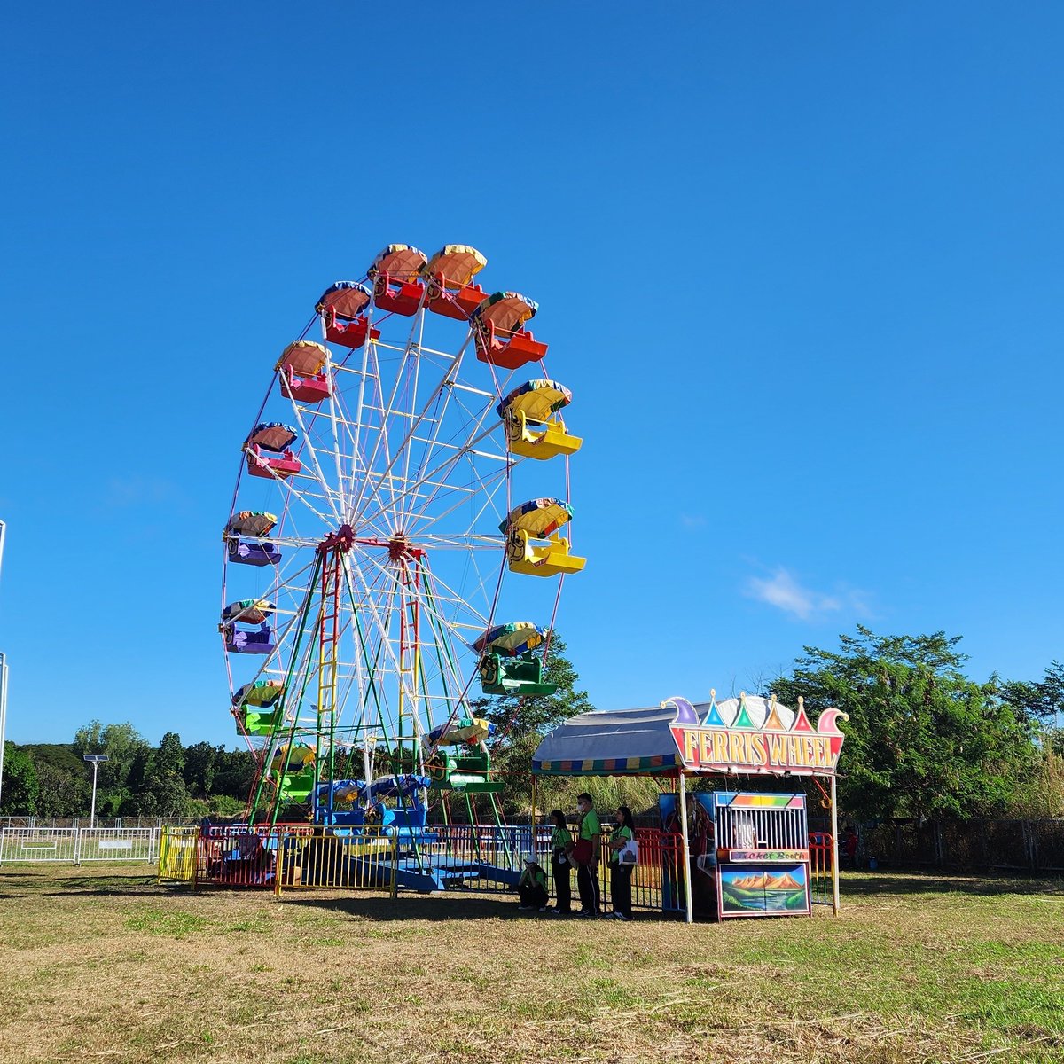 pulpliveworld's tweet image. We ride and feel alright at these three thrilling rides here at the ENtertainment Zone! 🎡 Which ride is your absolute favorite? 🙌 

#ENHYPEN #엔하이픈 #EN_WORLDTOUR_FATE #FATE_IN_NEWCLARKCITY