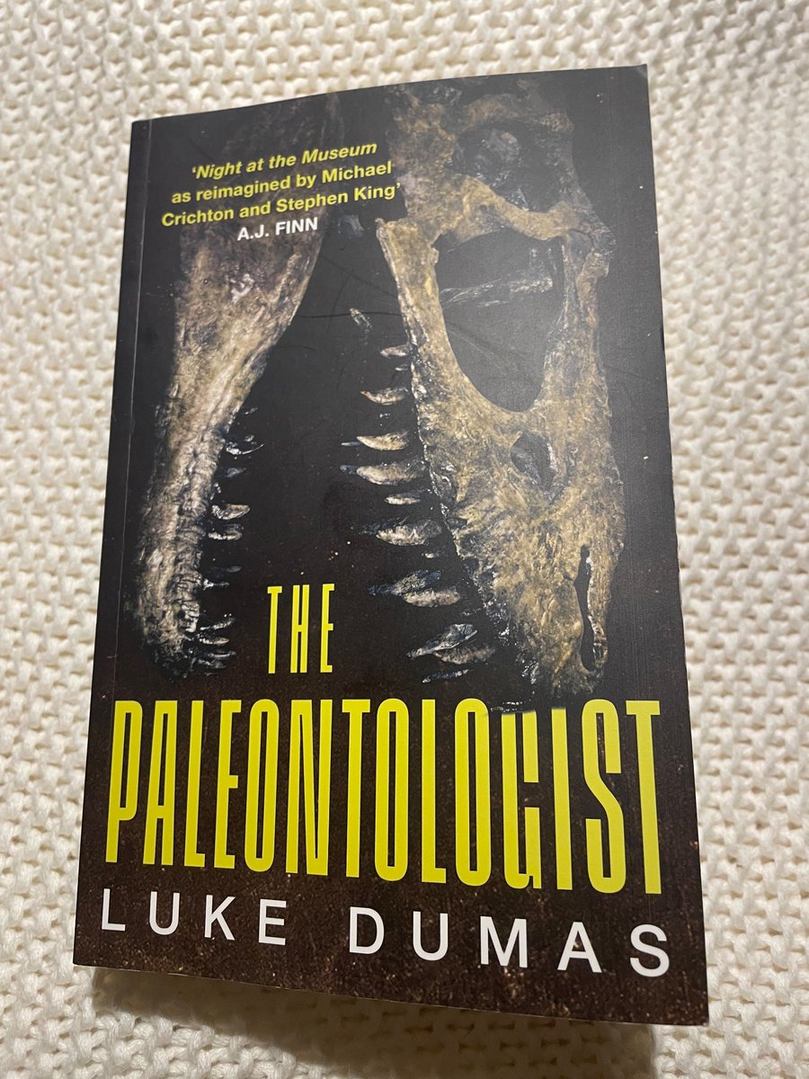 As a fan of London’s Natural History Museum, I often wondered (but never had the courage to find out, despite the Dino Snores sleepovers offered) about the Dinosaur Hall at night. Well, The Paleontologist by @TheNewDumas reveals the secrets. A gift to all dino geeks & horror fans
