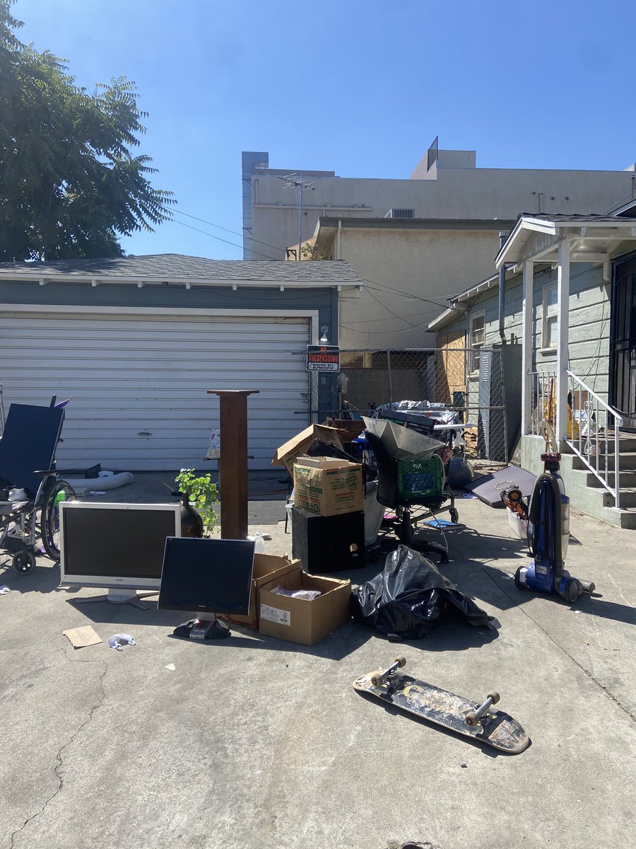 Ps1Guy's tweet photo. @darealdibiase @RealRobinsonIV I found a mpc 3000 in a trash pile outside of an abandoned house that was being cleared out not long ago.   

There was an akai s950 in there too. Both worked, just needed a little TLC.  A few bad buttons and the MPC wasn’t outputting audio https://t.co/PSi5C67aDA