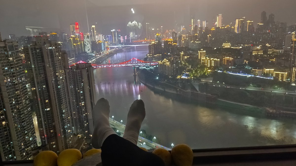 1G9624641's tweet photo. 观看着风景，���弄着骚狗，还不错 https://t.co/bsT7FoeleM