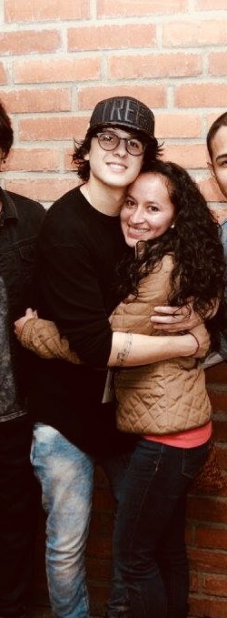 honeychrisv's tweet photo. Conocí a Chris por el #LaBandaChristopher me dio curiosidad y entre a ver su presentación, luego me dio mi primer abrazo y ya nunca más lo solté 😍 me siento muy orgullosa de sus logros y los que están por llegar
Prometo quedarme hasta el fin
CHRIS MY HAPPY PLACE
@christophervele https://t.co/cc3wCIdMON