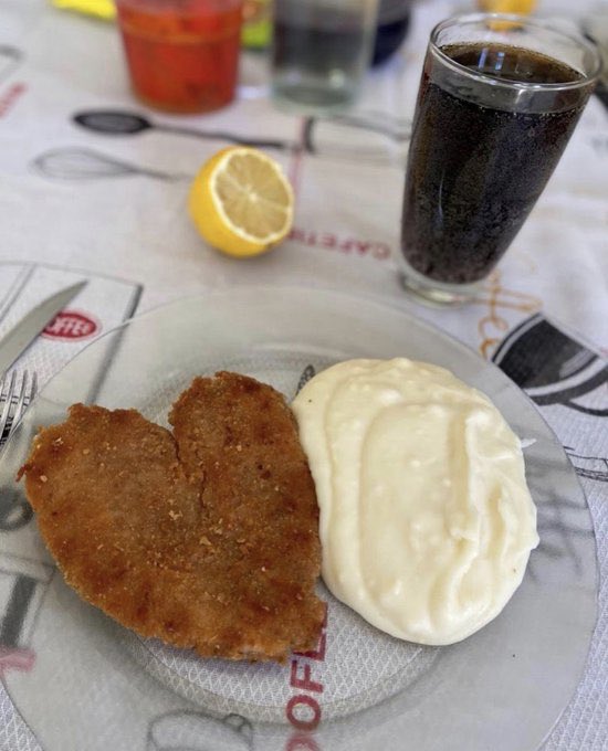 indirectasofi's tweet photo. una comida no te puede hacer feliz… 

la comida: https://t.co/Slq0HDZu6h