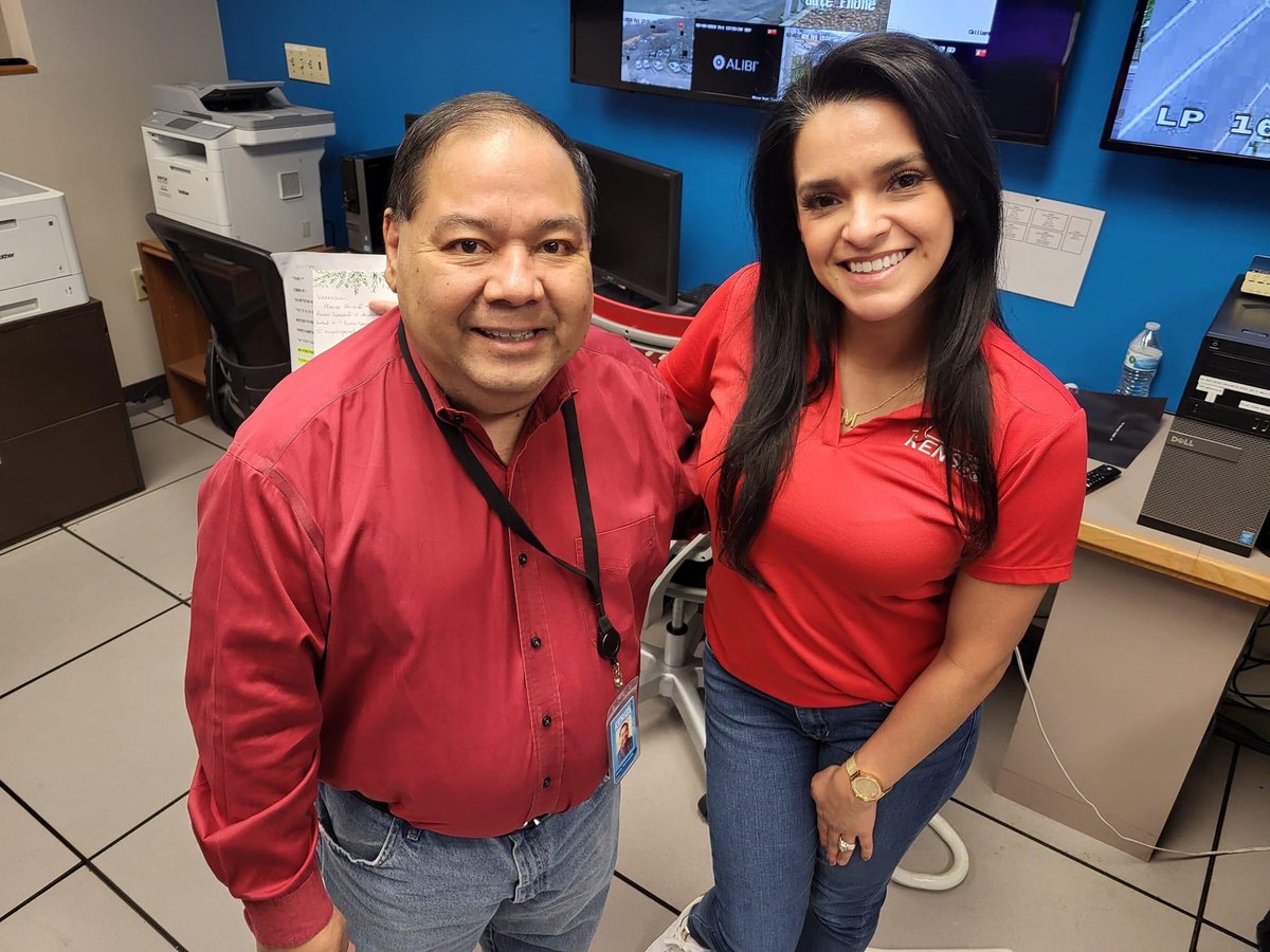 ForganySarah's tweet photo. I ❤️ Red. Our Incredible @KENS5 team (men, women, on-air, off-air, newsroom &amp; sales) donning red today for #NationalWearRed day to raise awareness to heart disease #SAGORED @AmericanHeartTX @GoRedForWomen  go to https://t.co/RBp3XTNhoX to learn more https://t.co/zuYmgqiSYq