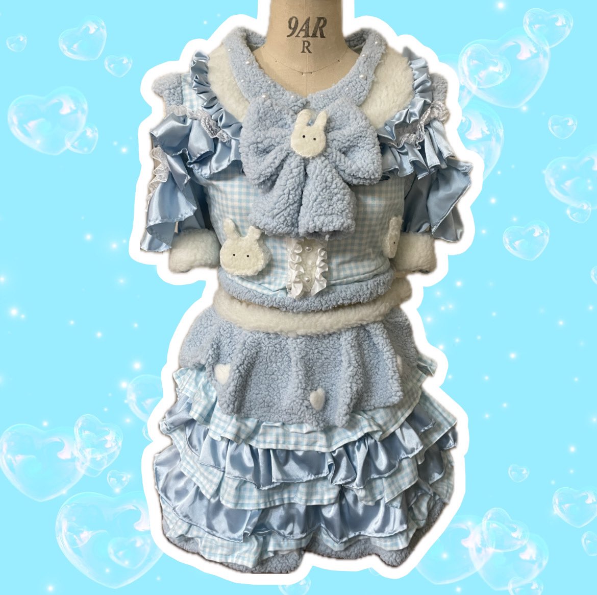 水色もこもこアイドル衣装 寒々しく
