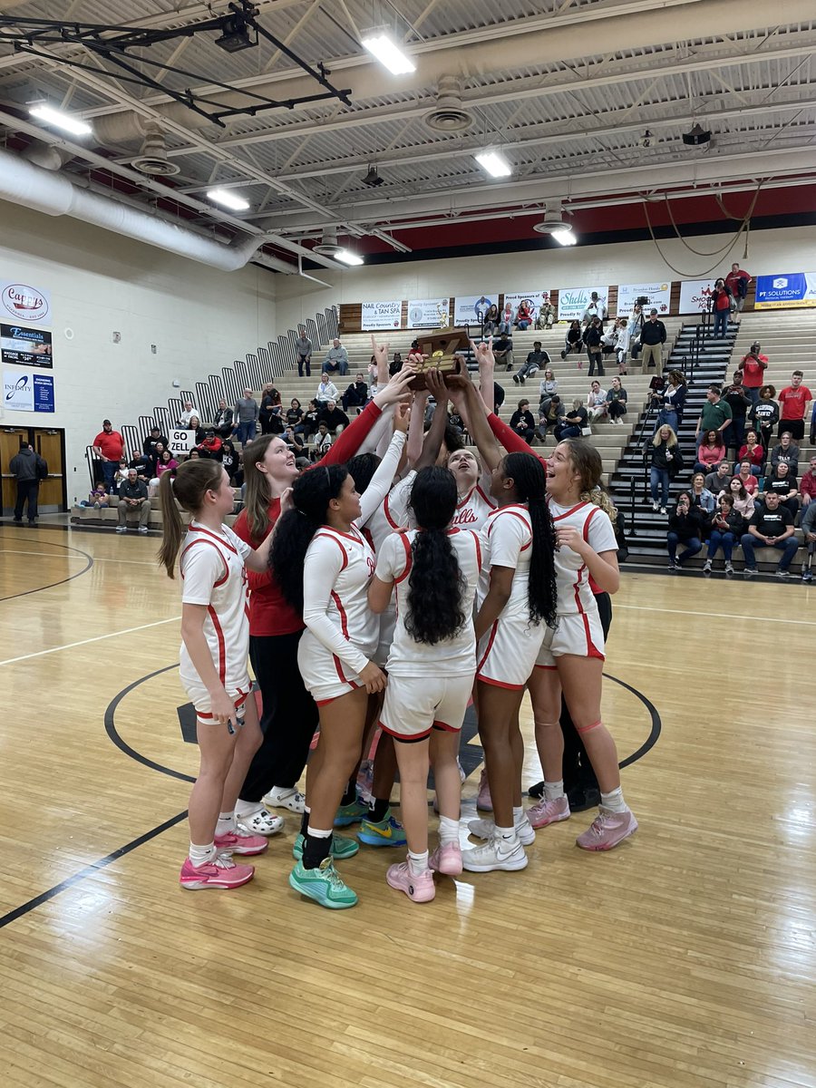 @Bdalegirlsbball are Western Conference Champs! Defeating Plant 47-37! #bullnation @BloomingdaleSHS