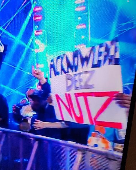 ChiTownShoot's tweet photo. Got em 😂 #Smackdown #wwe #RomanEigns https://t.co/BVh2qJu8xa