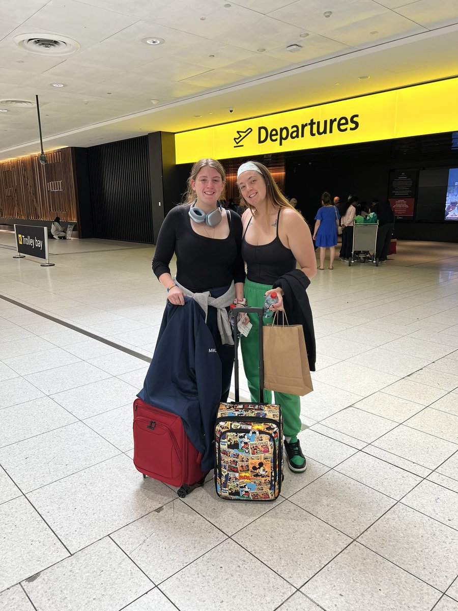 westy5's tweet photo. Look out @DCBMensBball you won’t know what hit you when @bwestlinnett ‘S sisters arrive to bring some Aussie Cheer squad action to your games next week!! https://t.co/7yqjARPz6h