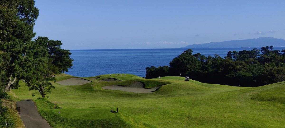 Zarathustraq's tweet image. 4 different angles of Hole 7 at Kawana, Fuji Course, a lesser known CH Alison course in Japan with mountainous land movement. I ended up on the wrong side of the hog&apos;s back. #Golf #Japan