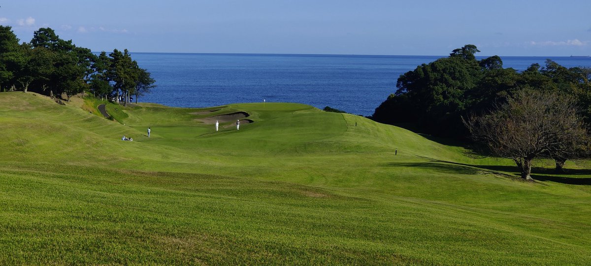 Zarathustraq's tweet image. 4 different angles of Hole 7 at Kawana, Fuji Course, a lesser known CH Alison course in Japan with mountainous land movement. I ended up on the wrong side of the hog&apos;s back. #Golf #Japan