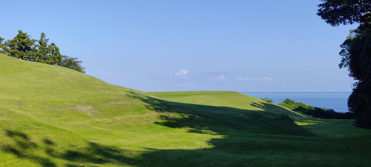 Zarathustraq's tweet image. 4 different angles of Hole 7 at Kawana, Fuji Course, a lesser known CH Alison course in Japan with mountainous land movement. I ended up on the wrong side of the hog&apos;s back. #Golf #Japan