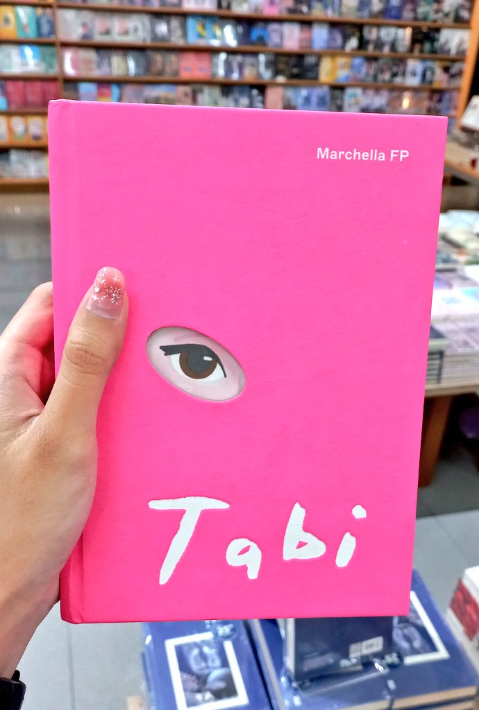 Gramediapetta's tweet photo. Saksikan perjalanan hidup Tabi seorang perempuan yang berusaha pulih dan damai dari luka masa kecil hingga kisah cinta yang tidak pernah berjalan mulus.

Tentunya relate banget dengan kehidupan kita apalagi para ciwi² nih.

Ayo buruan dapetin bukunya di Gramedia Pettarani. https://t.co/zk0EiMpGBB