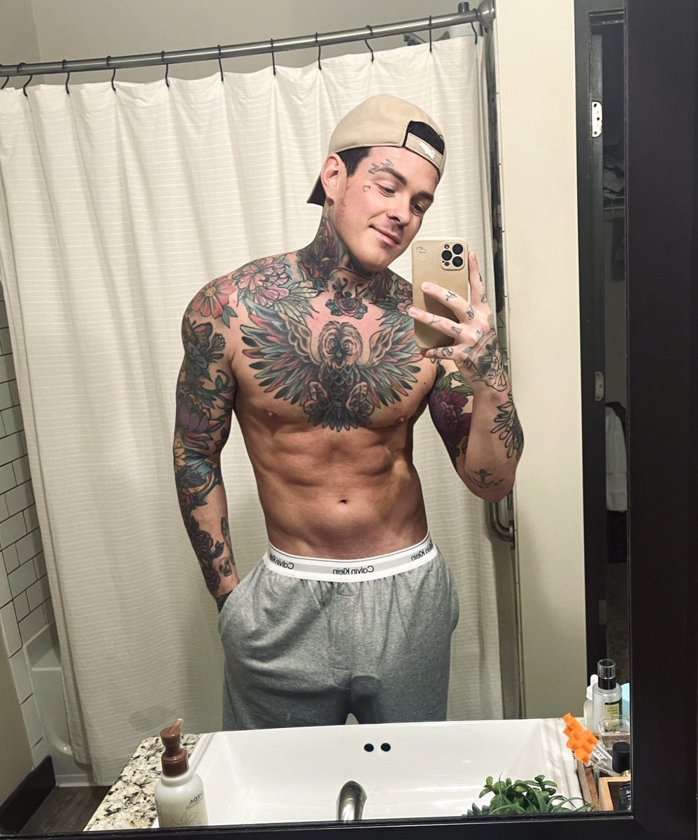 Got some of the Calvin sweats. Brings a whole new meaning to grey sweatpants season 👀😂