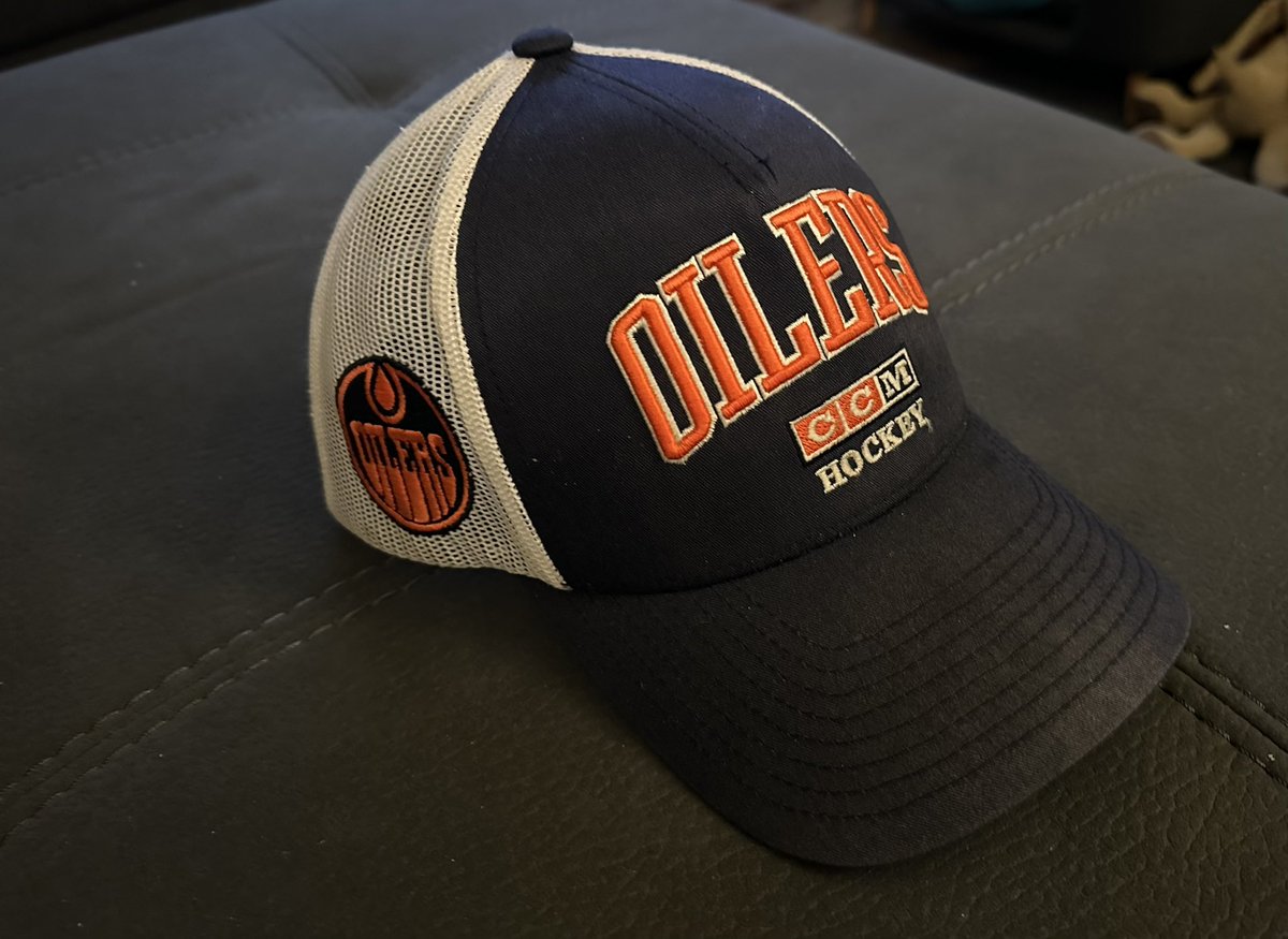 JackieBee_16's tweet image. Hey @CCMHockey - my husband LOVES this hat and is looking for the secret stash you have hidden away somewhere. HELP ME OUT!!

Would be grateful for a RT folks!