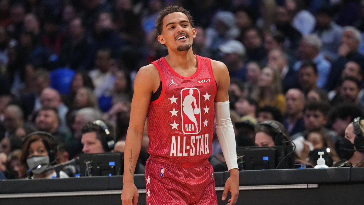 TraesMuse's tweet photo. Trae Young tonight:

32 PTS
15 AST
7 3PM
2 STLS
1 BLK
70.6%/63.6%
89% TS%

NOT AN ALL-STAR ❄️❄️❄️ https://t.co/Ztz07tq3iO