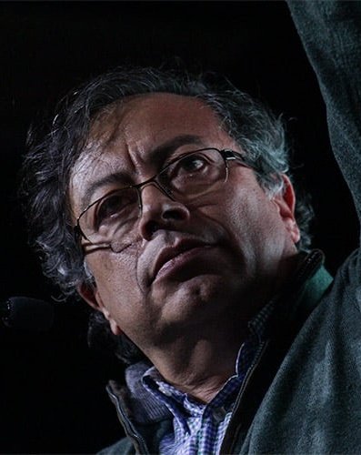 ElRepublicano09's tweet photo. #ATENCIÓN Presidente del Congreso emite comunicado ante los graves llamamientos de Gustavo Petro a una confrontación civil. Lo que dijo Petro es ya demencial, es claro que se siente acorralado, el peso de la Justicia respirándole en la nuca. ¿Preparando el terreno para un mega escándalo?