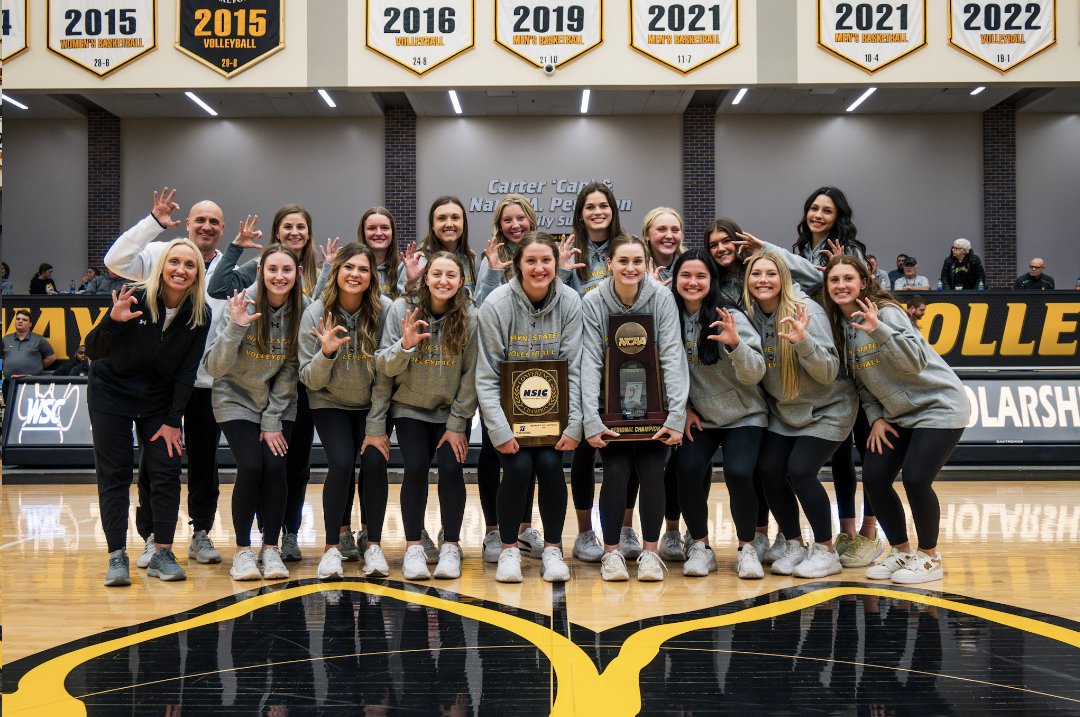 Tonight our athletes (not all pictured) were honored as part of Presidential Scholar Athlete night, and recognized for their accomplishments this past season. Proud of all these Cats do both on and off the court!🐱

#MaxOut