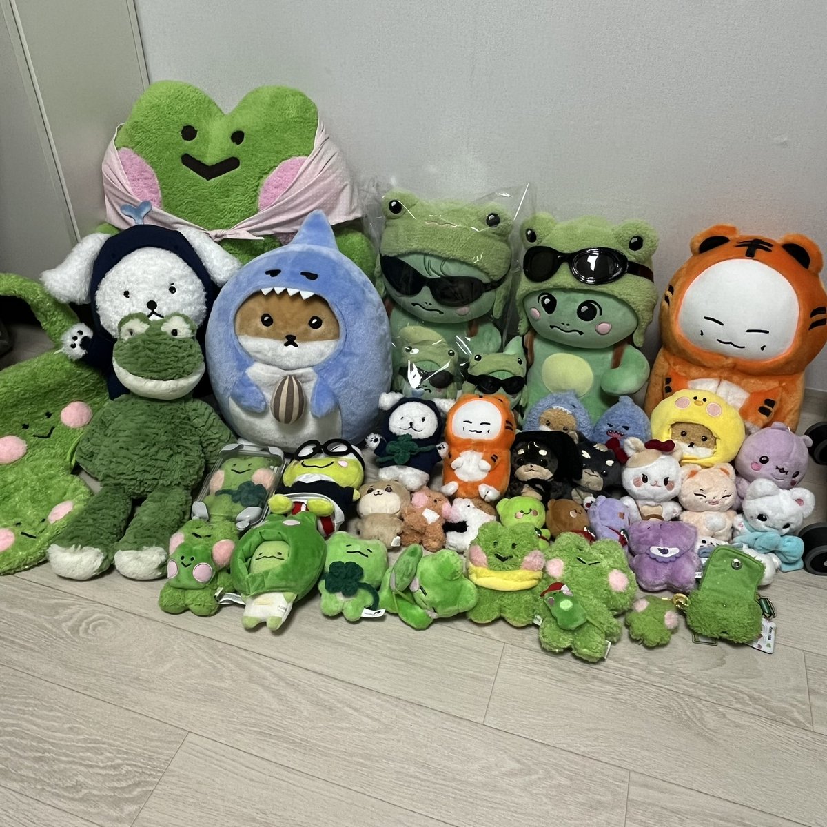 H_ONE_0_115's tweet photo. 사이좋게 지내거라.... https://t.co/sPndKEKBY0