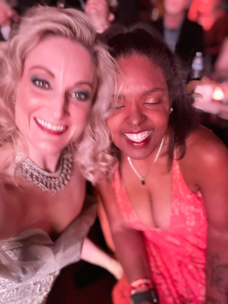 natnat7's tweet photo. Fun times....with amazing friends ❤️ World Entertainment Awards @amymcallisters https://t.co/5eM4We3PcX