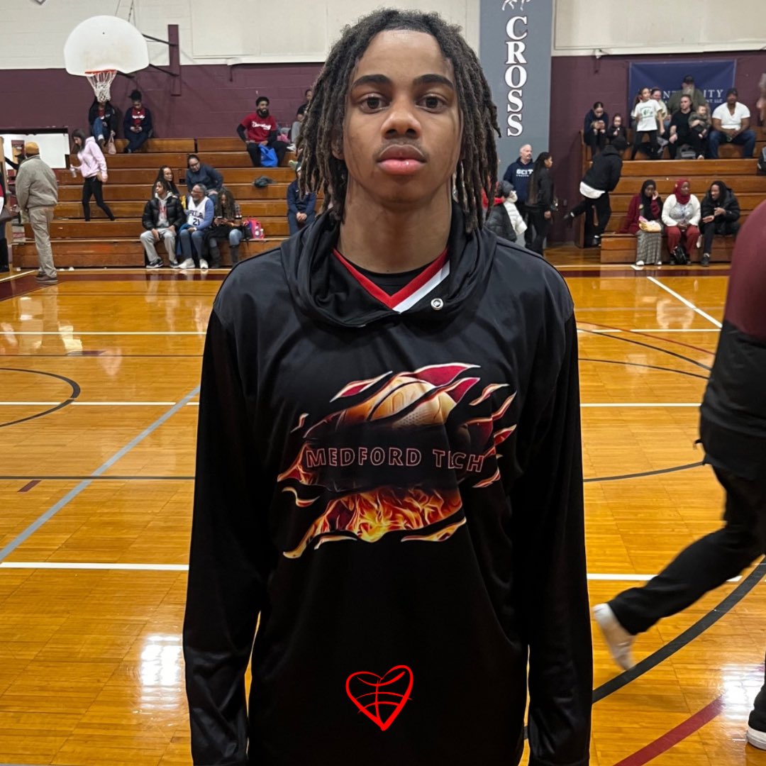 ngshoopsnetwork's tweet photo. @yktrickyy @WeBuildSkills @1stloveb @1stLoveWorthy @PrepHoops_NJ @nj_athletics @Sean_Murphy_NJ @tol2009 The matchup between GCIT vs. Medford Tech has been a lopsided battle with Medford dominating the whole game even taking a 19p lead heading into halftime. Medford comes out victorious in the 81-42 win. Notable stand outs Tre Powell 24p and Nesta Rice 29p. Dynamic backcourt! https://t.co/bN2rg89z0K