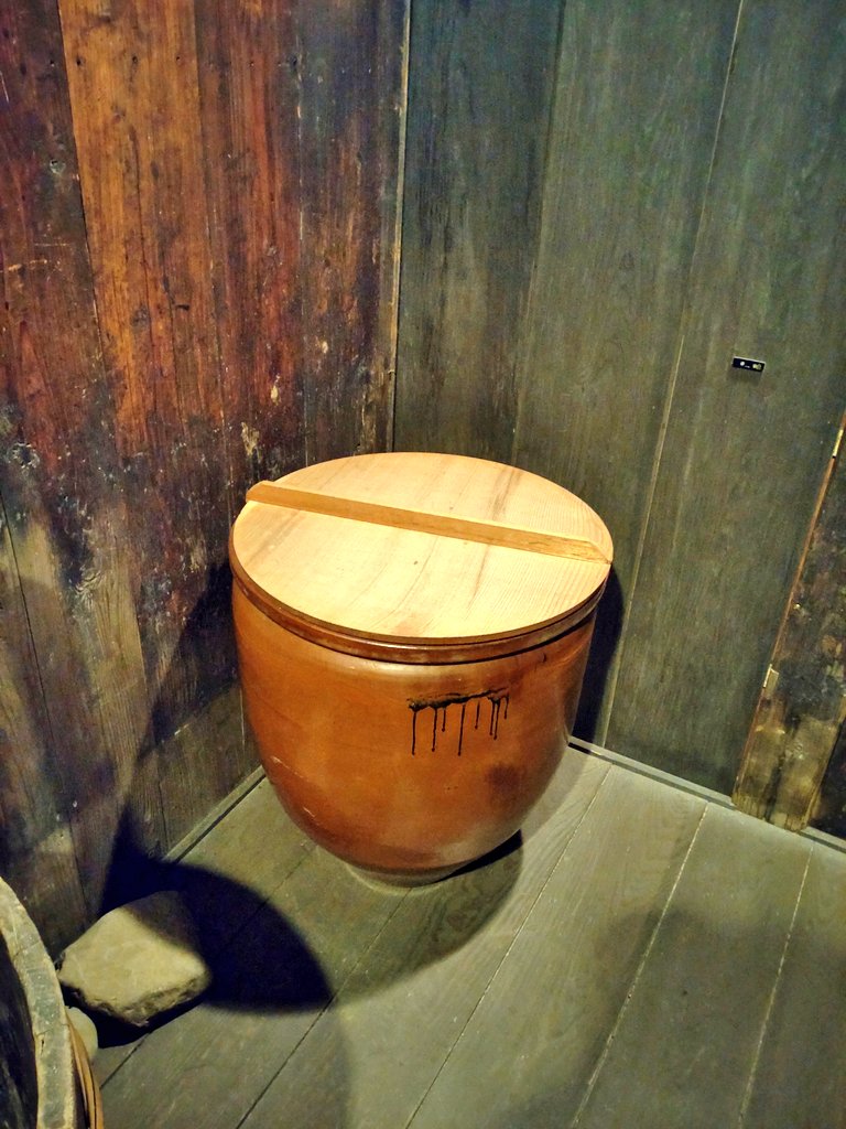 「あ、あ、鍛錬後にさんが柄杓ですくってそのまま水を飲むから「お行儀が悪いですよ!」」|甘音のイラスト