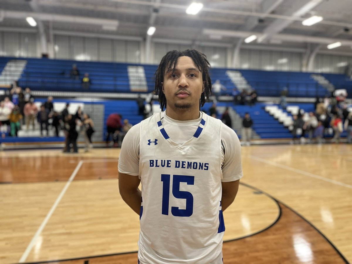 Strong showing tonight from Maine East ‘24 G Jalan Alphonse, was able to work his way into the paint consistently as a driver and made plays all over the floor as a scorer and passer. Strong enough to match up with bigger players defensively, an intriguing JUCO target.…
