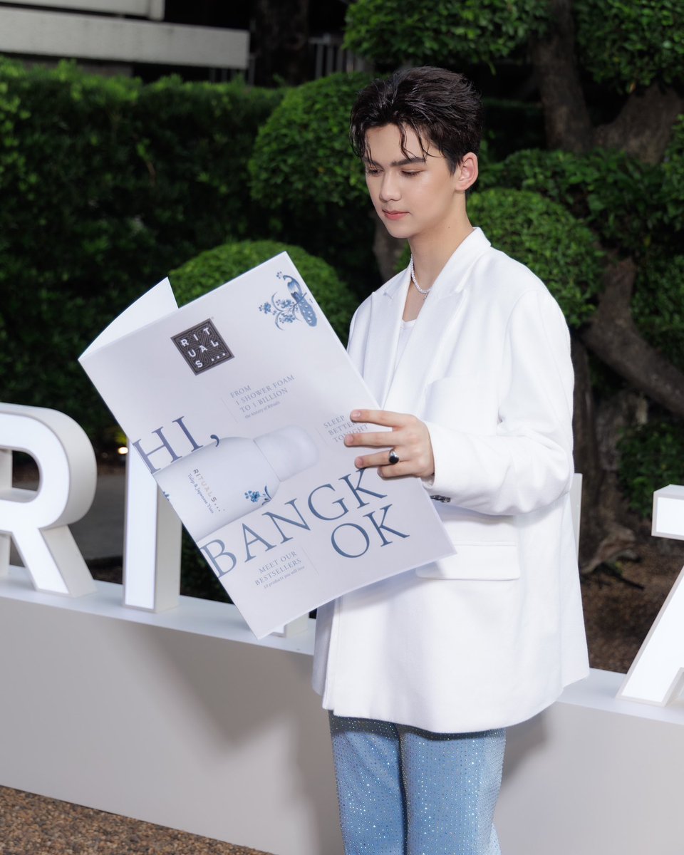 gnest_official's tweet photo. PERSES x TIGGER x VIIS 🤍🫧 RITUALS THAILAND
From Amsterdam to Bangkok!!
ถึงเมืองไทยแล้วกับแบรนด์ wellness ระดับ Iconic สัมผัสประสบการณ์ใหม่ในการดูแลตัวเองทั้งภายในและภายนอก
#RITUALSTHAILAND
#PERSES #PERSES_TH
#TiggerTheriault #ทิกเกอร์
#1234VIIS #วิส
#GNEST #GMMMusic #TPOP https://t.co/UNlQmLfcsT