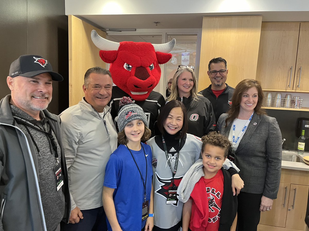 WrightEmphasis's tweet image. Let’s Go @UNOmaha  @OmahaHKY @chancellor_li