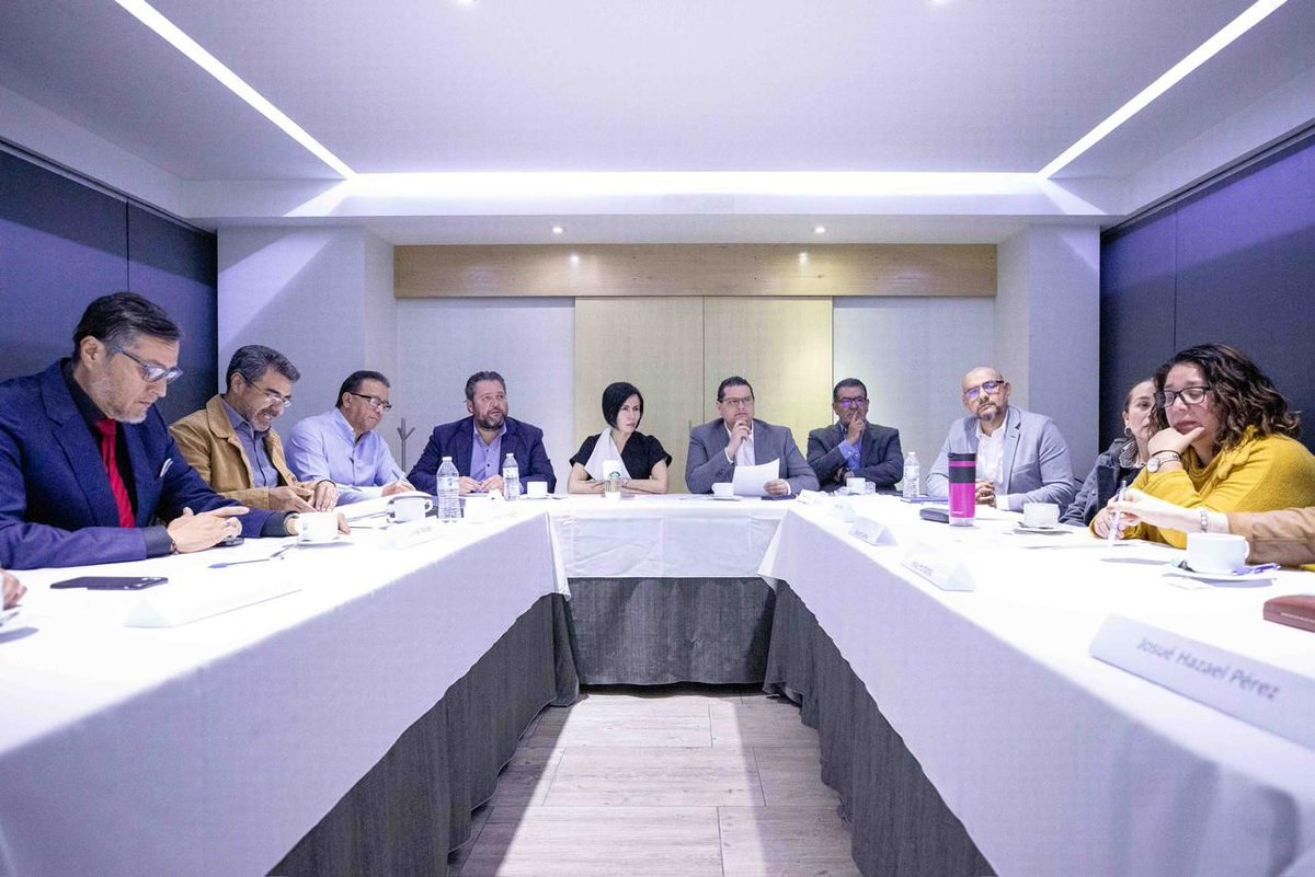 En el nuevo rumbo que quiero para #Guanajuato la voz de la ciudadanía será siempre mi guía.

🙏 Agradezco al Licenciado Ramón Humberto Córdova Aquino y al Maestro Rafael Zárate Flores, por liderar los Foros de Consulta que llevamos a cabo sobre infraestructura y mejores ingresos.