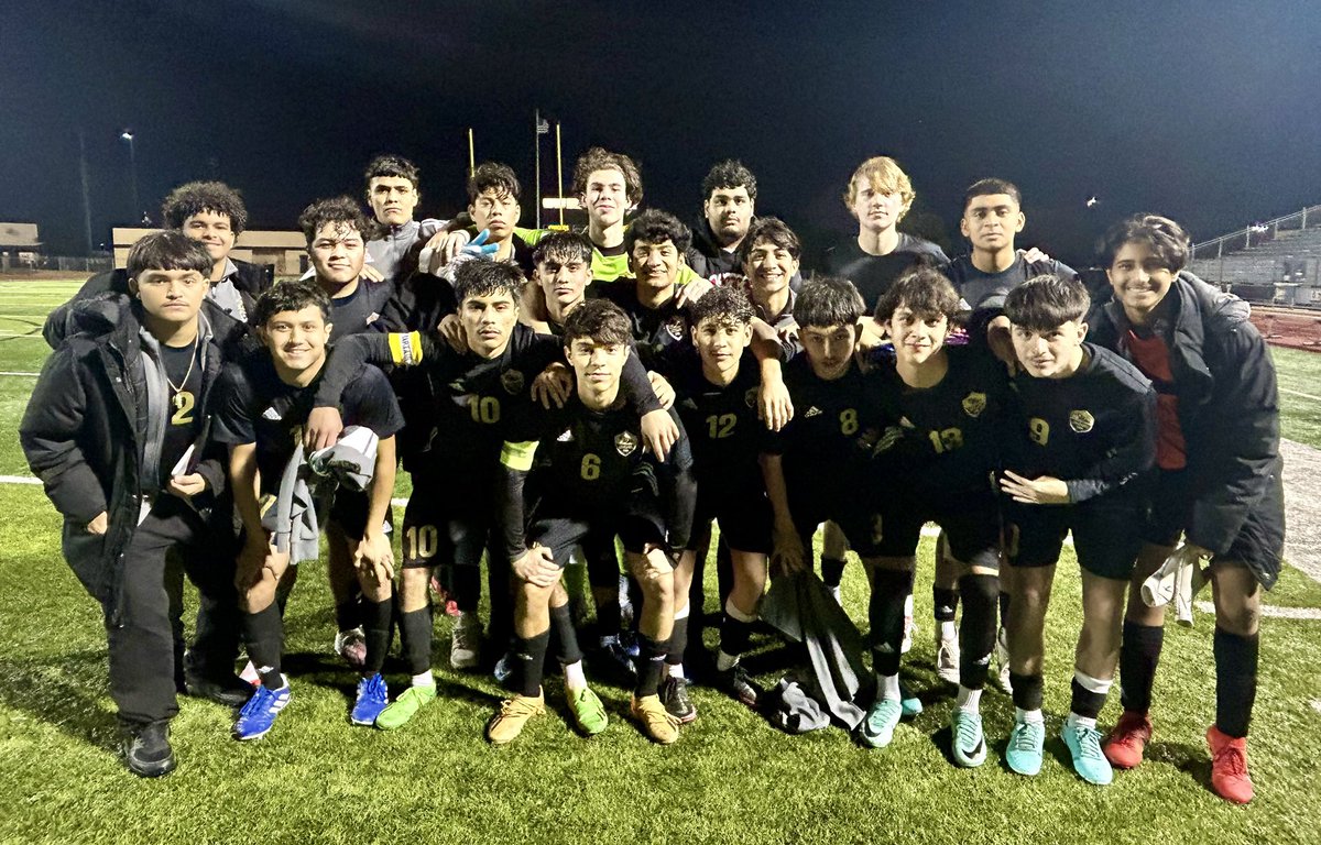 CougarFutbol's tweet photo. Lightning delays couldn’t stop us tonight! ⚡️⛈️. #CougarNation #OneLISD #allornothing #winningintherain @TheColonyNews @tchs_media @TheColonyHS @TheGuv7 @tascosoccer @VYPEDFW @LethalSoccer @PremierTxSoccer https://t.co/2c5pVHW6nU