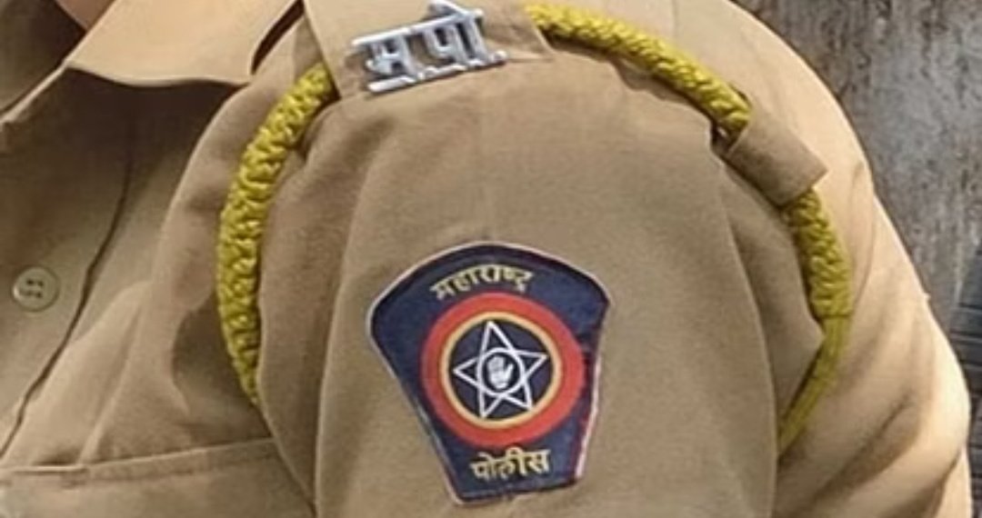 UpBreaking21's tweet photo. #Maharashtra: भाजपा विधायक ने शिवेसना नेता को पुलिस स्टेशन में मारी गोलियां, विधायक का दावा- बेटे से बदतमीजी की
#Shivsena #BJP #crime https://t.co/qiFl4p7eM3