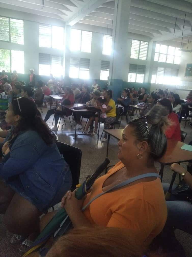 Excelente participación de padres a las escuelas de educación familiar en Primaria Granma #EducaciónGranma  #PorUnaEducaciónDeCalidad @YudelkisOrtizB @YanetsyTerry @ortiz_uriarte @BorgesOlivero  @CaridadLen9236