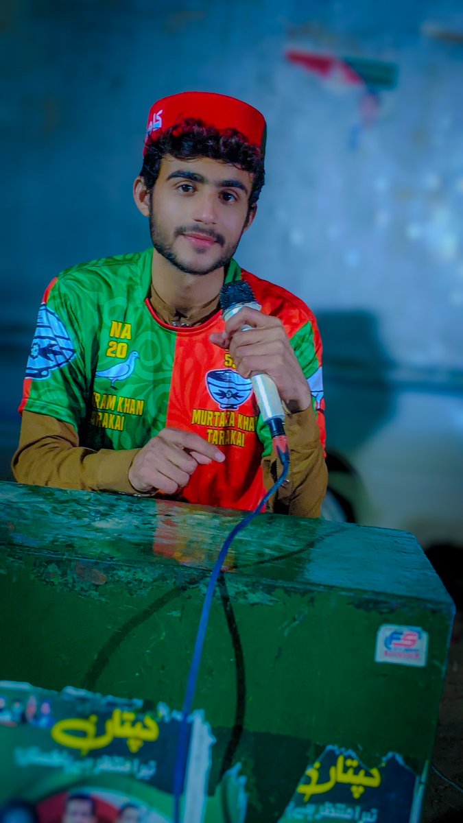 ماوی ٹنگ ٹکور روادے ملا🍁
دی وی ورزم پسی کتاب گورم⚘
        ⚘🍁⚘
ماوی کہ دہ لس روپی واخلی نو بیا🍁
دی وی رازم چرتہ رباب گورم⚘