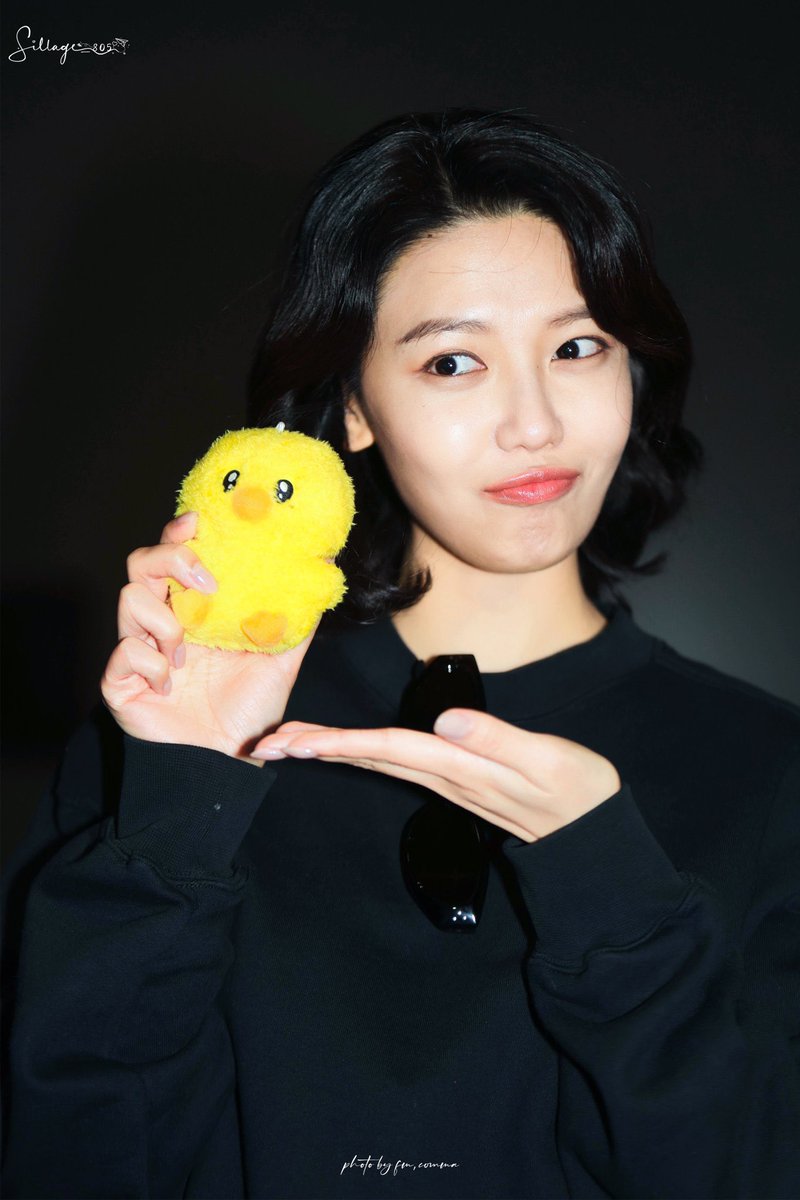 syoungshine's tweet photo. sooyoung really came out wearing her training clothes and still looked extra pretty &amp; cute 😌✨ https://t.co/sXueoFLicO