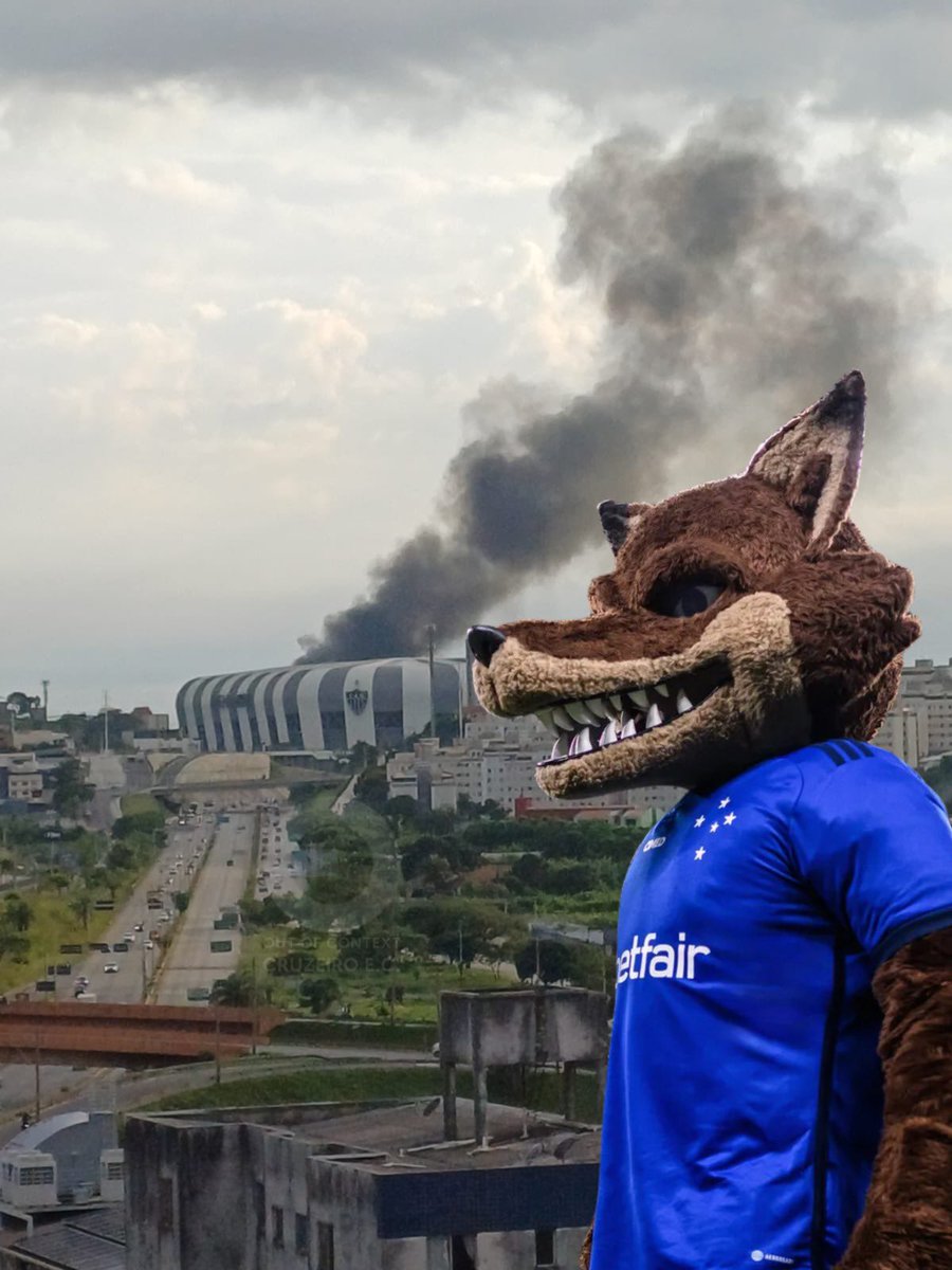 bbruviana's tweet photo. E O GALINHEIRO EU VOU QUEIMAAAAR https://t.co/S2ixia6eQg