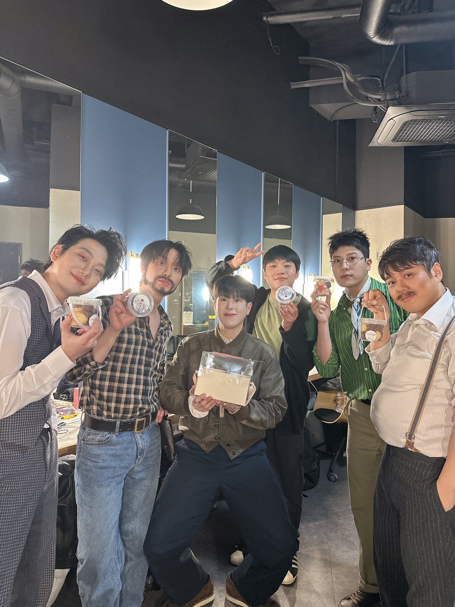 pyojiland's tweet photo. 240202 생일서포트

올해도 정말 감사했습니다…💛
내년에도 행복한 시간 함께 해요.ᐟ.ᐟ

#피오 #표지훈 https://t.co/rdHpNzXWbq