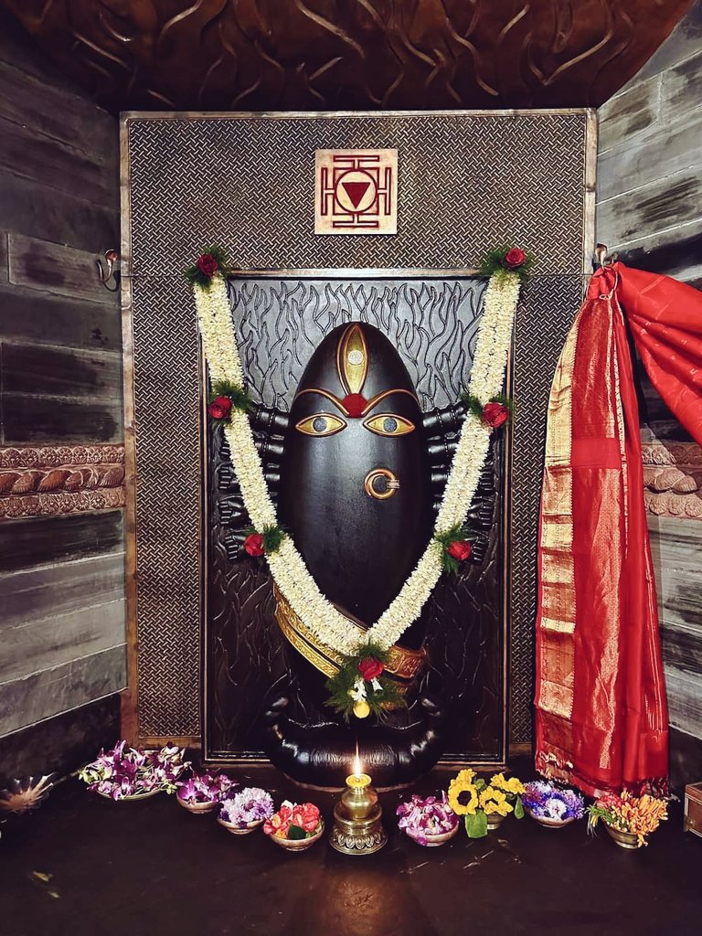 #MalaArpan: On special occasions or simply out of devotion one can contribute flower or lemon garlands to adorn Devi, on any day of a Devotee’s choice. You can also make mala offerings to decorate Devi Temple during Purnima and other festivals.
#lingabhairavi #kathmandu  #nepal