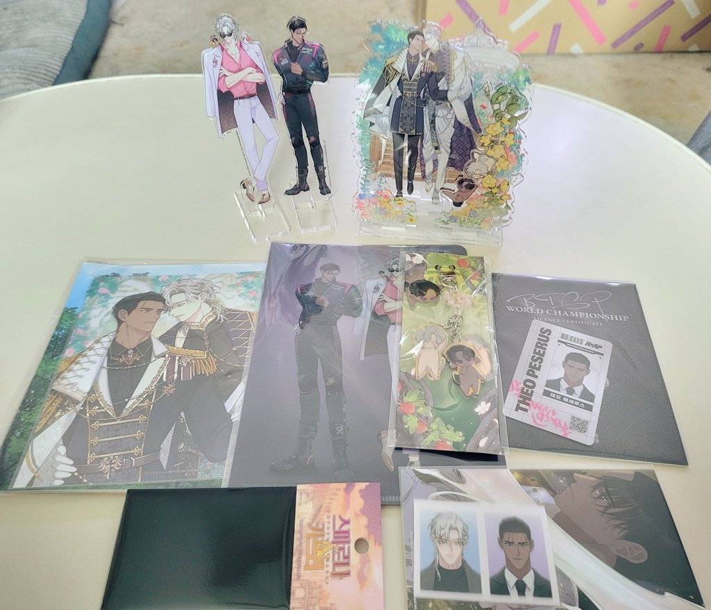 busy_bwthell's tweet photo. 회사로부터 스앤카 이번 굿즈 전달받았어요~!!  신기하구먼요 스읍~~~ https://t.co/nNxYvq6XUS