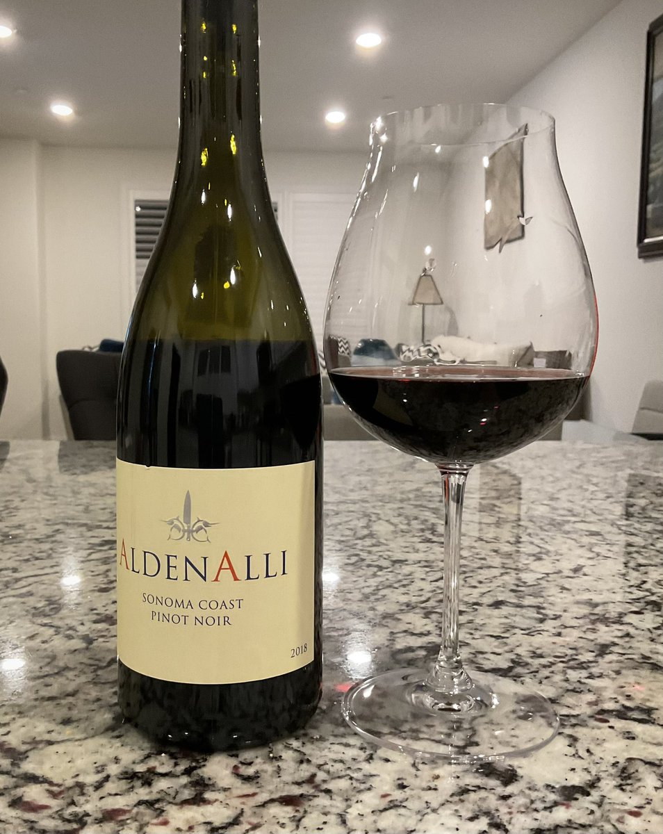 oenophile79's tweet photo. Bitter sweet… last bottle of one of my comfort wines #PinotNoir #PinotSlut https://t.co/LdabH0bNlb