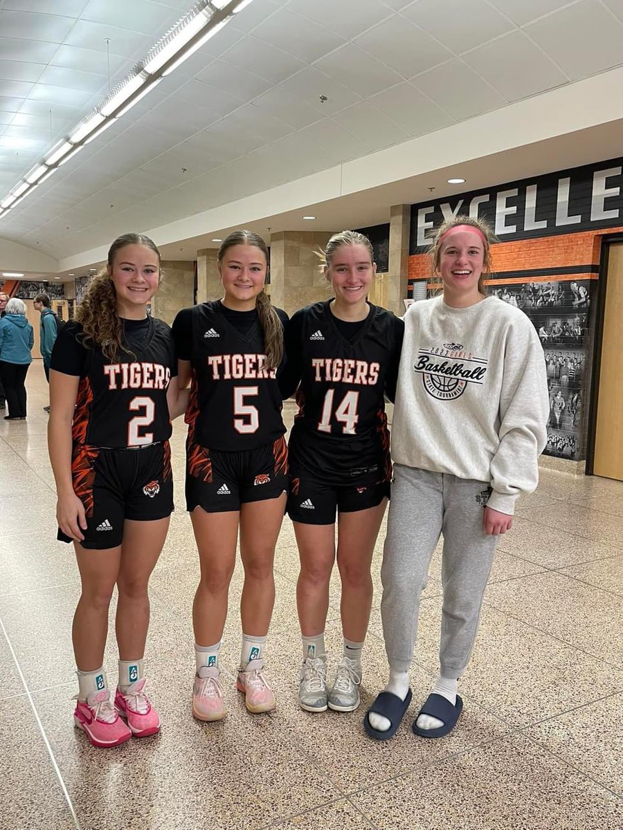 williegates58's tweet image. It has been so fun to watch these girls play with and against each other through the years! Hoopers-Tigers!