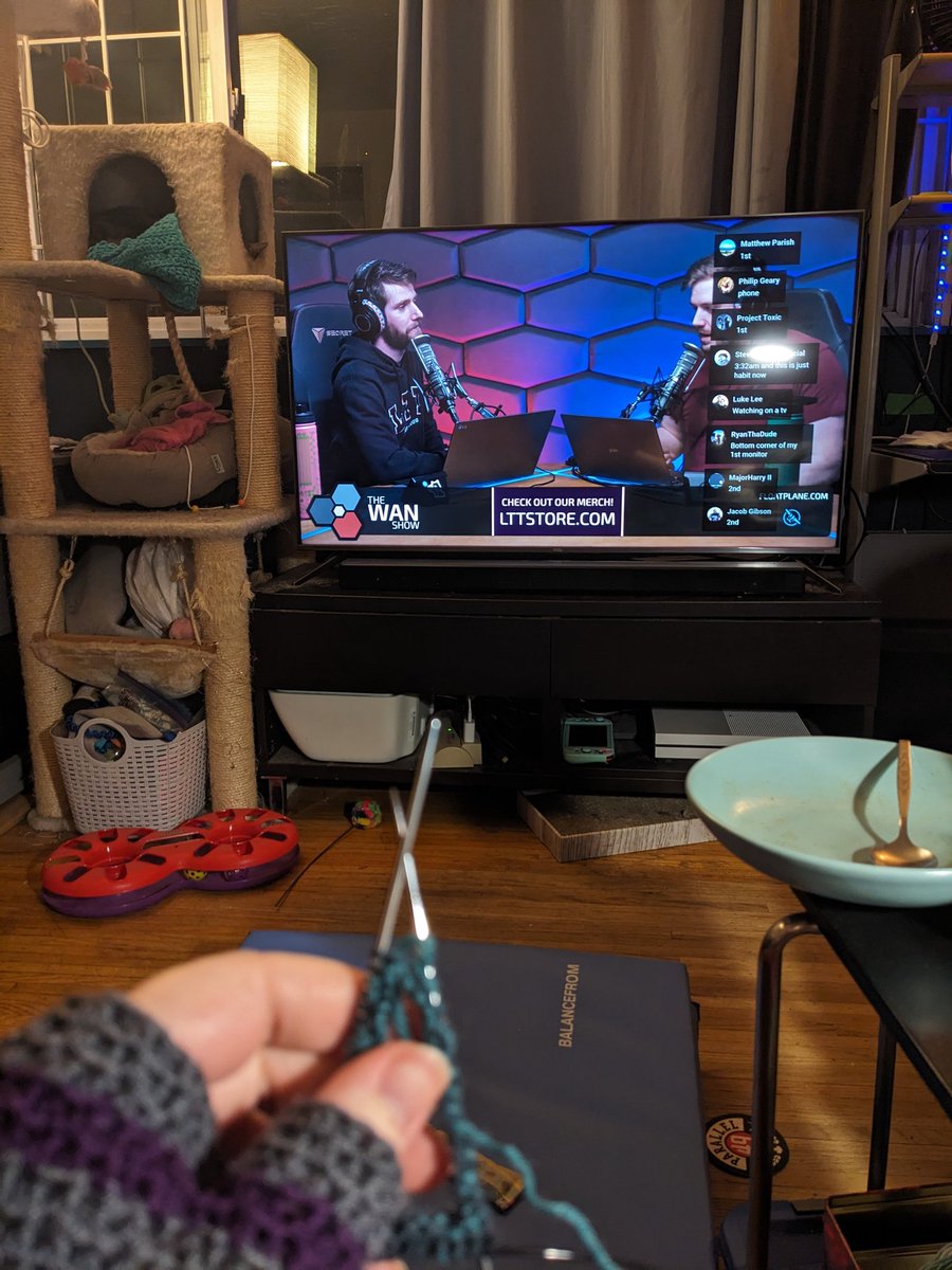 I'm watching "primary monitor" on my tv while I'm knitting 😂 <a href="/linusgsebastian/">Linus LinusMediaGroup</a> <a href="/luke_lafr/">Luke Lafreniere</a>