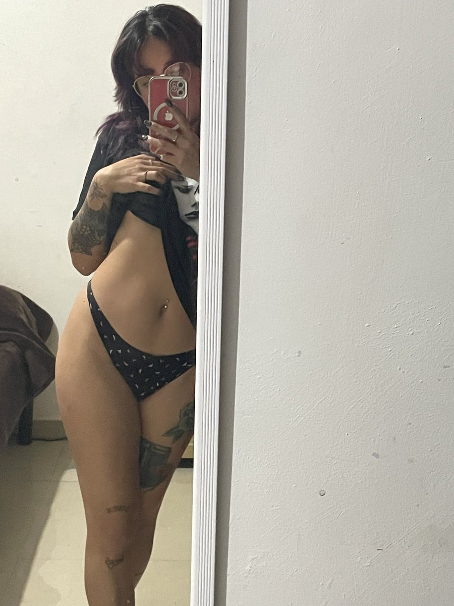 Jackiebarrita's tweet photo. Buenas… noches 🍒🔥🔥
#sexy #aburrida https://t.co/iEBA82rSze