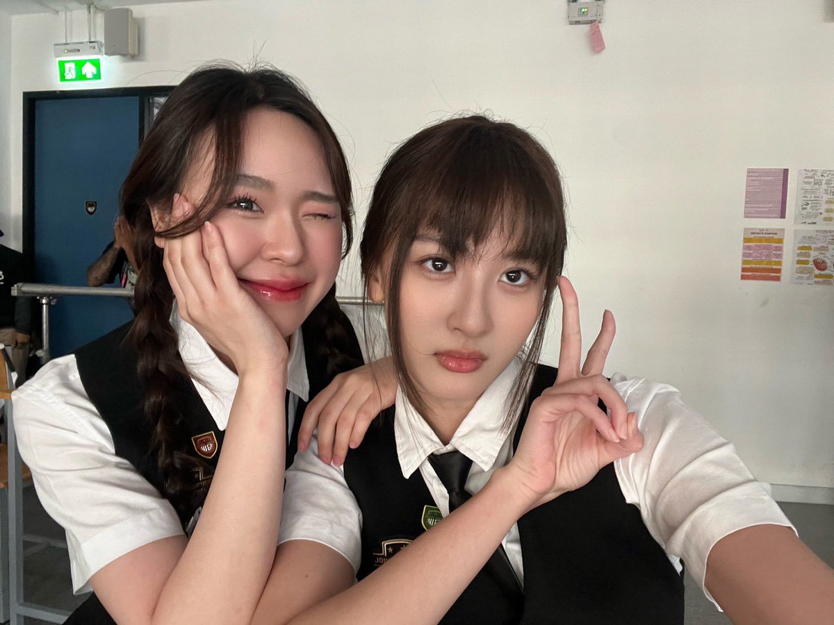 HighSchoolGMMTV's tweet photo. อีฟแอร์รี่ รักกันดี ตีกันฉ่ำ 🤪

#HighSchoolFrenemy 
#GMMTV 
@view_benyapa @junewanwimol19 https://t.co/BXY2E6aDS0