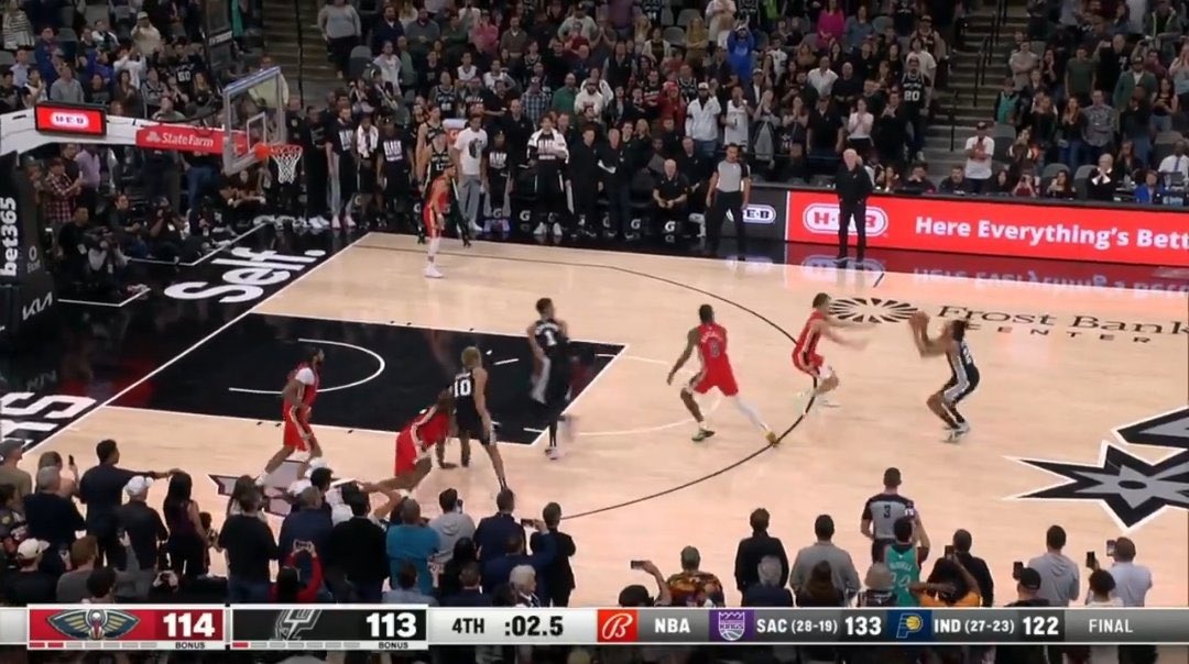 Wemby was WIDE OPEN 😭😭😭