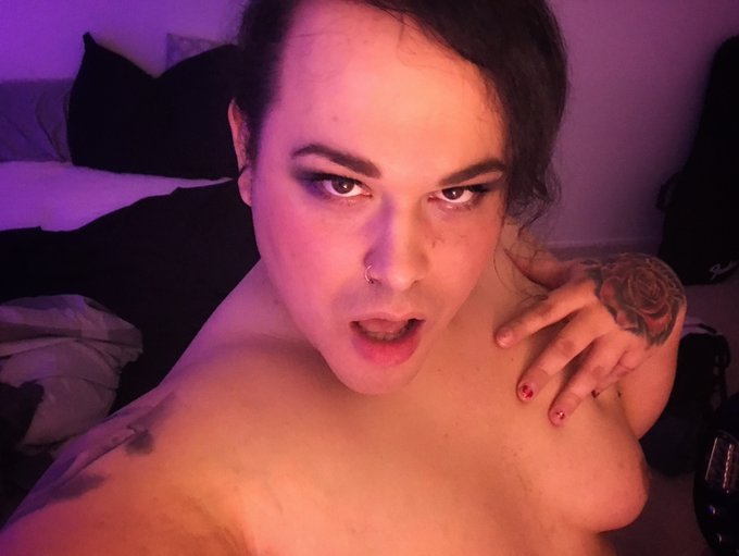 I don't even know what look I was going for but I kinda love this photo. 🤣 Happy Monday, everyone! 💋 🔥 https://t<a href="/tag/bbw"class="tags"><span>#bbw</span></a><a href="/tag/trans"class="tags"><span>#trans</span></a><a href="/tag/bbwporn"class="tags"><span>#bbwporn</span></a><a href="/tag/bbwmodel"class="tags"><span>#bbwmodel</span></a><a href="/tag/transporn"class="tags"><span>#transporn</span></a><a href="/tag/transmodel"class="tags"><span>#transmodel</span></a>