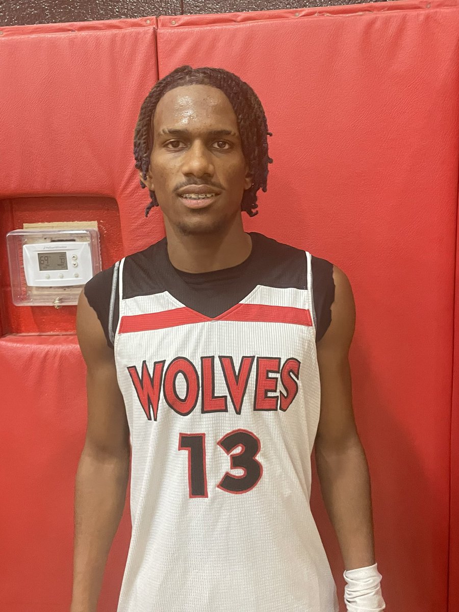 Cloudy Courtside tweet media