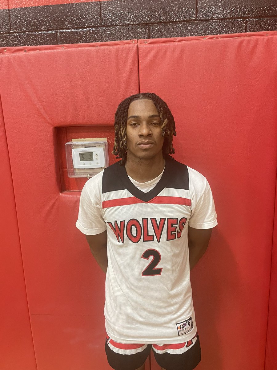 Cloudy Courtside tweet media