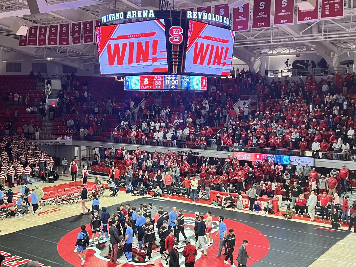 RobinLovesNCSU's tweet photo. Wolfpack wins! So much for taking us down a notch!
NC State 33
unc 6
#GoPack #GTHC 🐺🐺🐺
@PackWrestle #SmallGym https://t.co/tehBvLW1FV