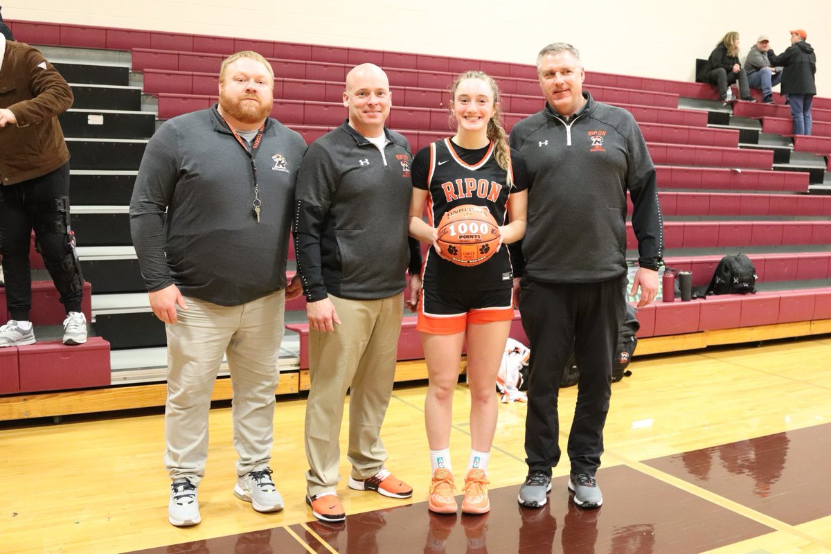 Last night was truly the most special night. I am so blessed to be surrounded by so many amazing people, so thankful to everyone who has played any sort of role in my journey so far, and so grateful to have turned my goal of hitting 1000 points into a reality 🤍
